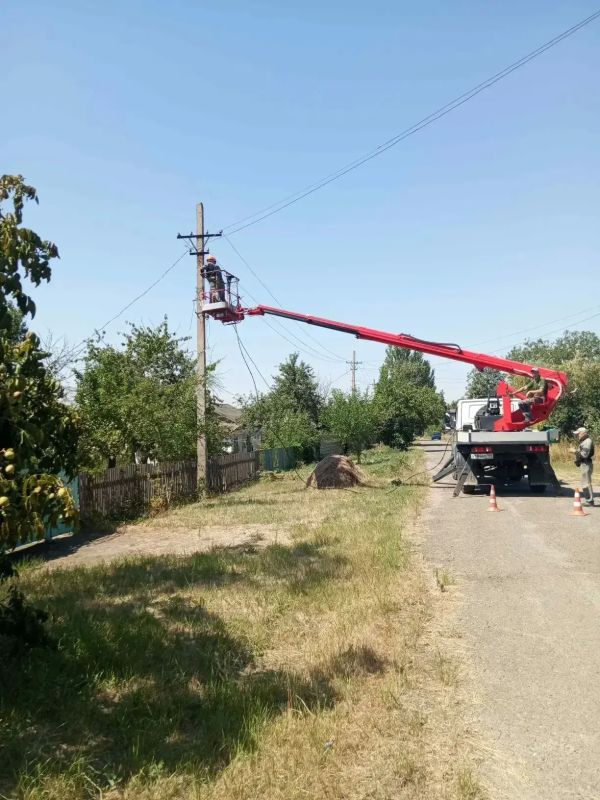 Сотрудники «Уютного города» продолжают улучшать инфраструктуру Мариуполя Сотрудники «Уютного города» продолжают улучшать инфраструктуру Мариуполя