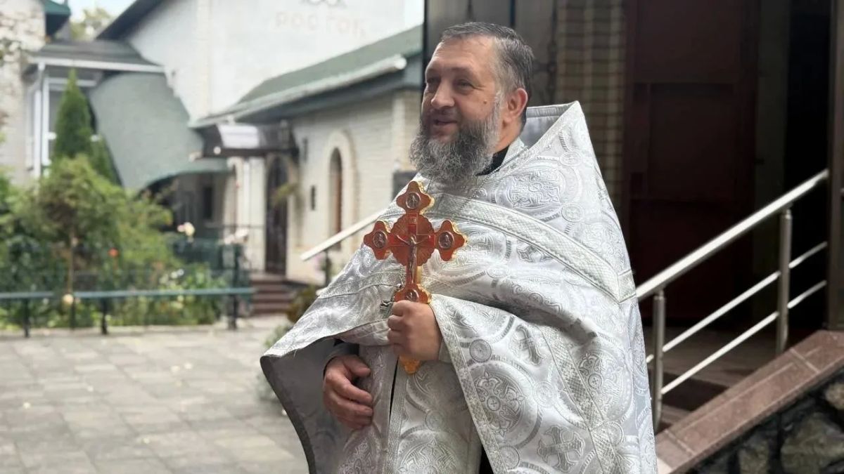 Активисты юнармейских отрядов общеобразовательных школ № 3 и № 6 вместе с представителями местного штаба «Юнармии» в светлый праздник Преображения Господня побывали на богослужении в Свято-Владимирском храме в Ясиноватой Активисты юнармейских отрядов общеобразовательных школ № 3 и № 6 вместе с представителями местного штаба «Юнармии» в светлый праздник Преображения Господня побывали на богослужении в Свято-Владимирском храме в Ясиноватой
