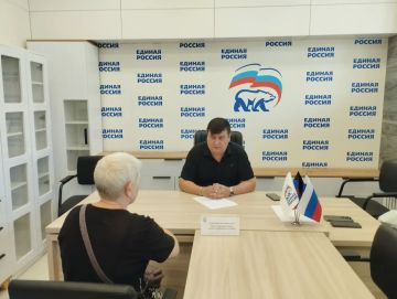 Сегодня, 19 августа, депутат Народного Совета Донецкой Народной Республики Василий Перцев провел приём граждан в общественной приемной «Единой России» Центрально-Городского внутригородского района городского округа Макеевка