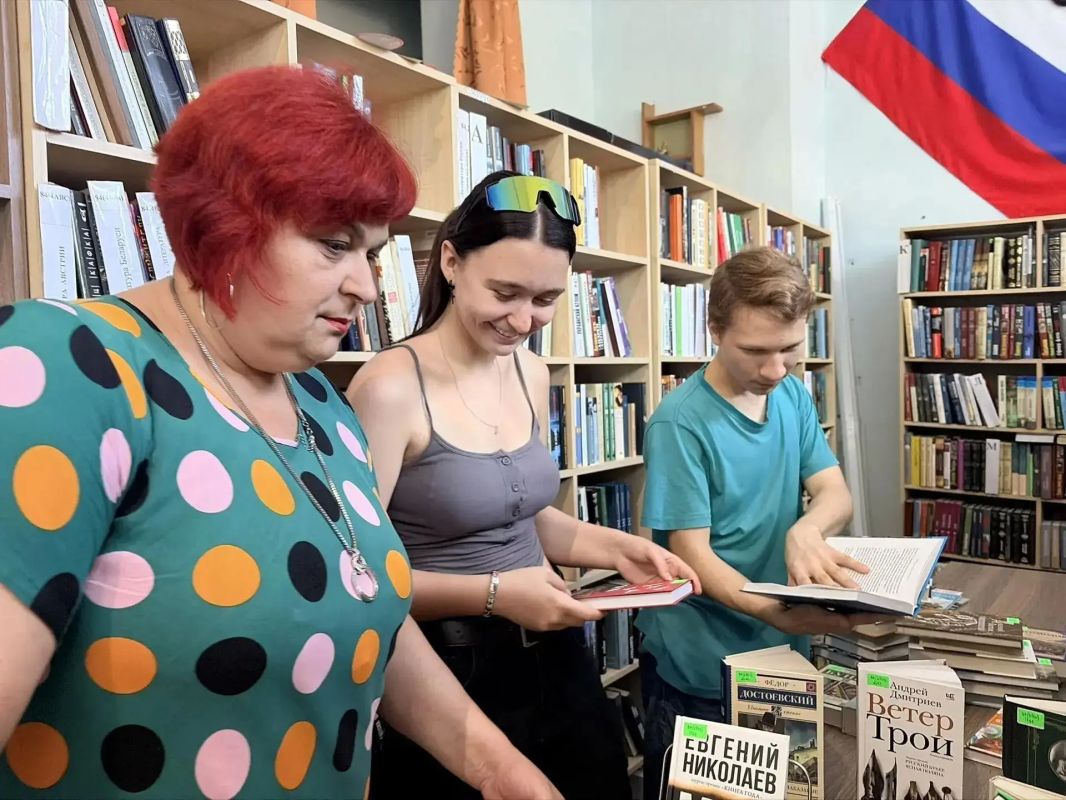 В библиотеке Ждановки подготовили юных читателей к новому учебному году В библиотеке Ждановки подготовили юных читателей к новому учебному году
