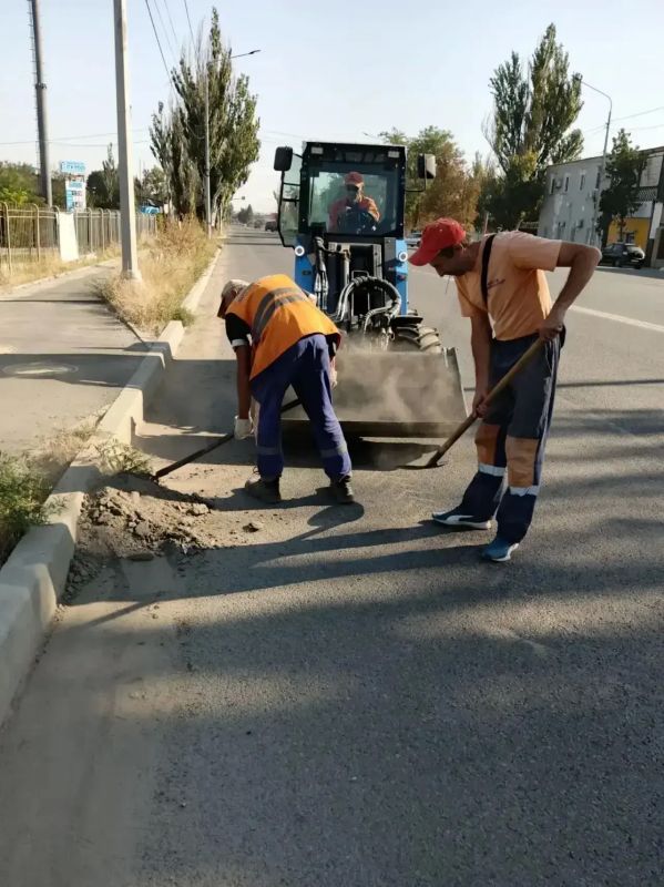 Сотрудники «Уютного города» продолжают улучшать инфраструктуру Мариуполя Сотрудники «Уютного города» продолжают улучшать инфраструктуру Мариуполя