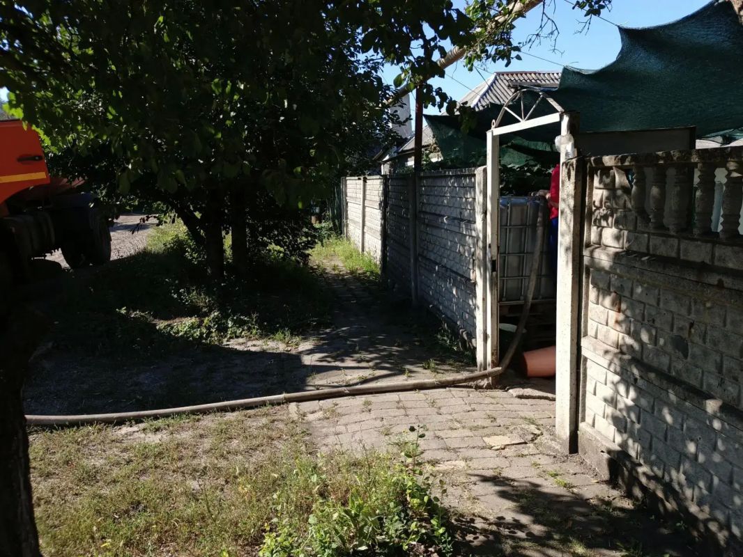 В Кировском внутригородском районе при поддержке региона-шефа Московская область продолжается подвоз воды для жителей домов, в которые в установленный графиком день не поступила вода В Кировском внутригородском районе при поддержке региона-шефа Московская область продолжается подвоз воды для жителей домов, в которые в установленный графиком день не поступила вода