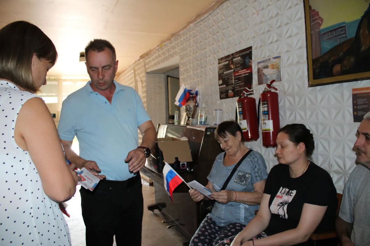 Сегодня в ПВР города Енакиево встретился с эвакуированными краснолиманцами Сегодня в ПВР города Енакиево встретился с эвакуированными краснолиманцами