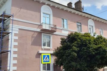 Амурская область обновляет фасады четырех многоквартирных домов в центре Амвросиевки