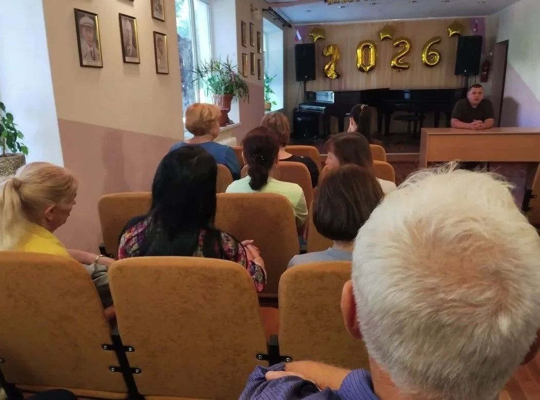 Сегодня, 20 августа в Червоногвардейском районе состоялась встреча первого заместителя руководителя Управы Червоногвардейского внутригородского района Администрации городского округа Макеевка Антона Гринзовского с жителями...