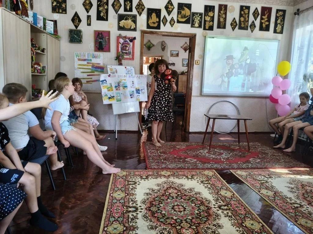 Сотрудники Харцызской библиотекифилиала №2 провели развлекательную программу «Чебурашка собирает друзей» для детей на досуговой площадке «ЮННАТ» МБУДО «Харцызская станция юных натуралистов» Сотрудники Харцызской библиотекифилиала №2 провели развлекательную программу «Чебурашка собирает друзей» для детей на досуговой площадке «ЮННАТ» МБУДО «Харцызская станция юных натуралистов»