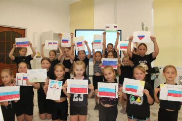 Под знаком триколора: в городе Комсомольское прошел информационный час ко Дню Государственного флага РФ