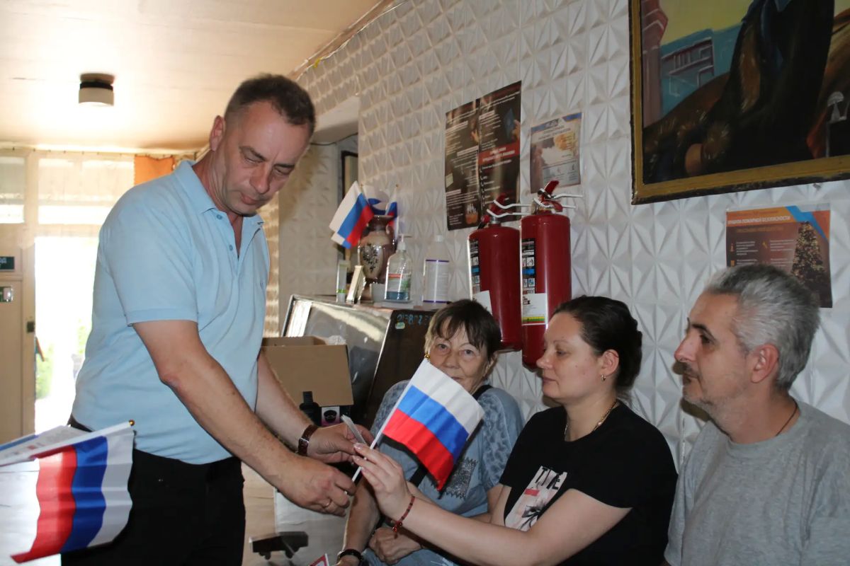 Сегодня в ПВР города Енакиево встретился с эвакуированными краснолиманцами Сегодня в ПВР города Енакиево встретился с эвакуированными краснолиманцами
