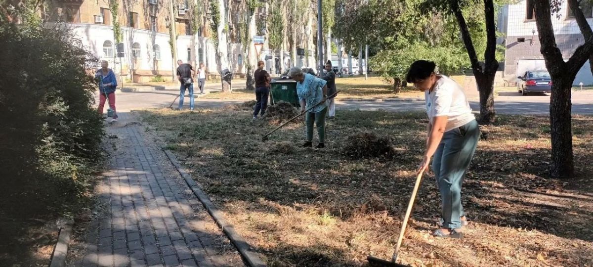 Елена Синецкая: Сегодня, 20 августа, в рамках проекта "Городская среда" сотрудники Управы Калининского внутригородского района городского округа Донецк присоединились к экологической акции "Чистый четверг" Елена Синецкая: Сегодня, 20 августа, в рамках проекта "Городская среда" сотрудники Управы Калининского внутригородского района городского округа Донецк присоединились к экологической акции "Чистый четверг"