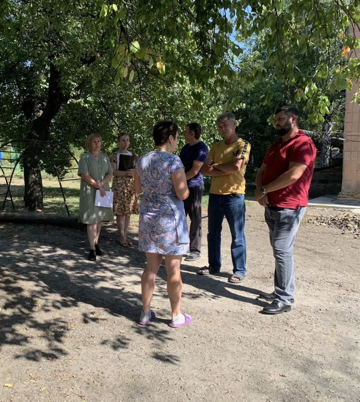 20 августа заместитель главы администрации городского округа Торез Александр Люлькович провел встречу с населением по адресу: ул. Курская, д. 48