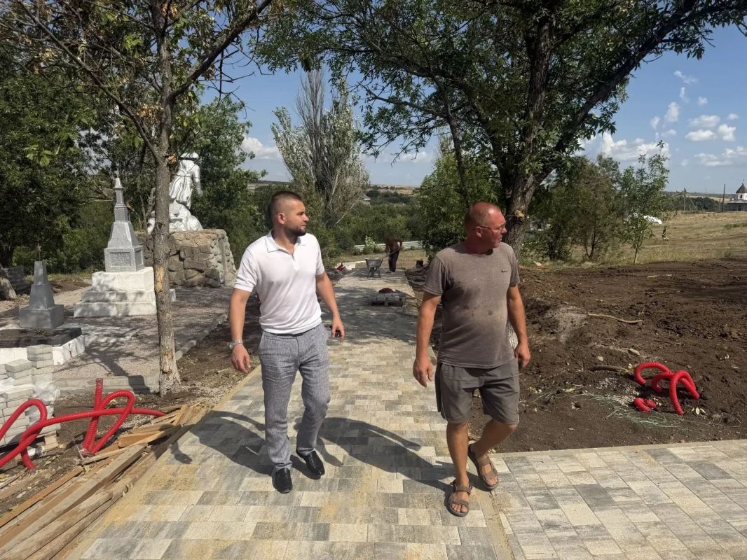В рамках программы по улучшению городской среды и партийного проекта «Единой России» «Городская среда» председатель Тельмановского муниципального совета Дмитрий Липчанский осуществил проверку работ по благоустройству... В рамках программы по улучшению городской среды и партийного проекта «Единой России» «Городская среда» председатель Тельмановского муниципального совета Дмитрий Липчанский осуществил проверку работ по благоустройству...