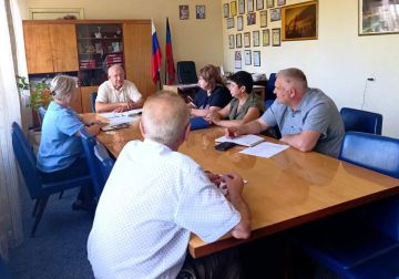 Наталья Бегуненко: Первый заместитель руководителя Управы Петровского внутригородского района Администрации городского округа Донецк Юрий Иванович Плахутин провел рабочее совещание с представителями жилищно-коммунальных...