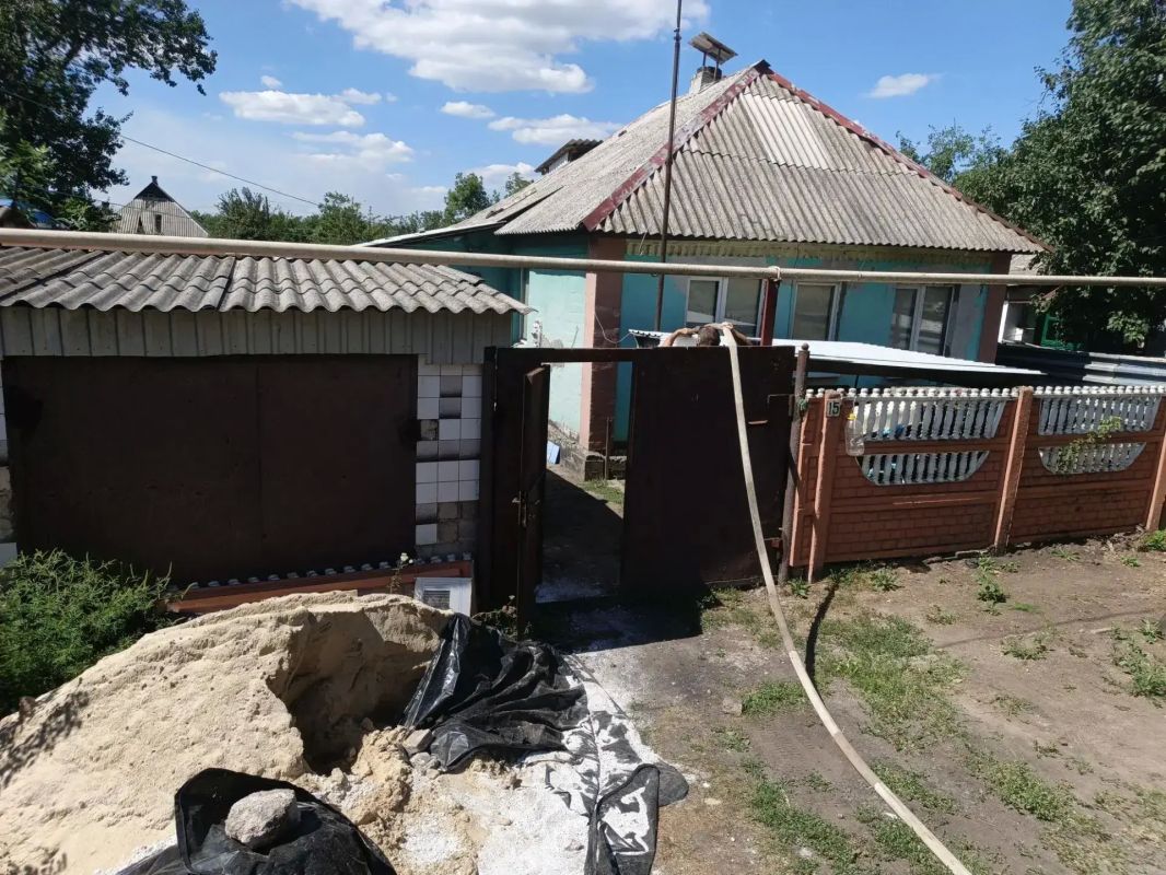 В Кировском внутригородском районе при поддержке региона-шефа Московская область продолжается подвоз воды для жителей домов, в которые в установленный графиком день не поступила вода В Кировском внутригородском районе при поддержке региона-шефа Московская область продолжается подвоз воды для жителей домов, в которые в установленный графиком день не поступила вода