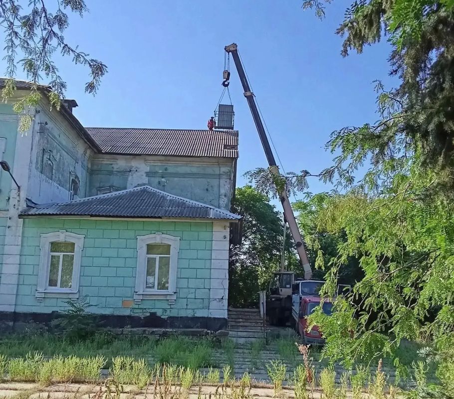 19 августа, по просьбе администрации Муниципального бюджетного учреждения дополнительного образования «Детская школа искусств № 4 г. Макеевки», депутат Макеевского гор 19 августа, по просьбе администрации Муниципального бюджетного учреждения дополнительного образования «Детская школа искусств № 4 г. Макеевки», депутат Макеевского гор