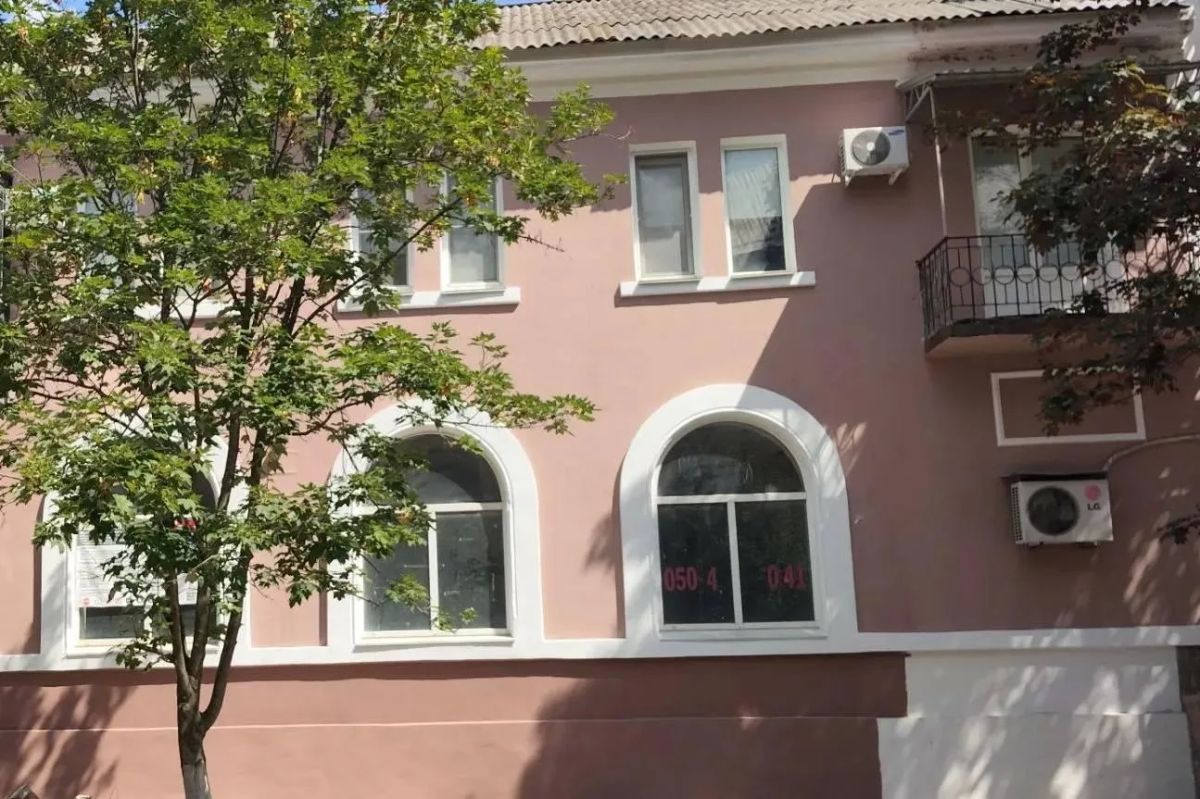 Амурская область обновляет фасады четырех многоквартирных домов в центре Амвросиевки Амурская область обновляет фасады четырех многоквартирных домов в центре Амвросиевки