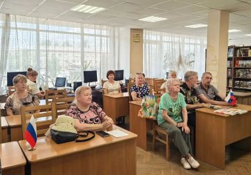 Исторический час «Российский гордый триколор»