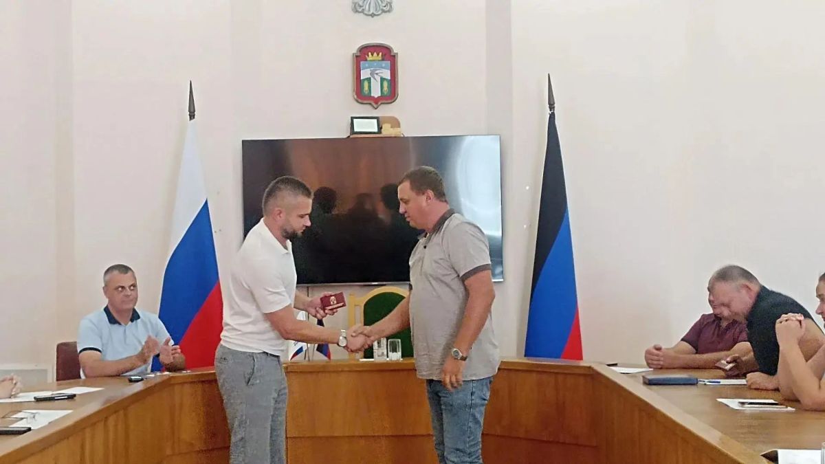 Сегодня состоялось вручение удостоверений депутатам Тельмановского муниципального совета Донецкой Народной Республики