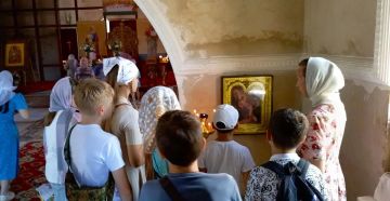В день Преображения Господня, который в народе называют Яблочным Спасом, обучающиеся ГБОУ "Школы №11 г. о.Торез" побывали в храме Державной иконы Божией Матери