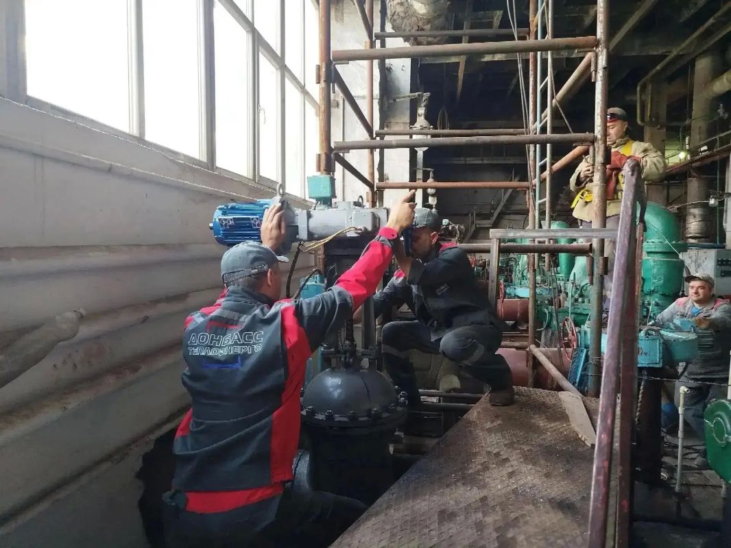 Подготовка к зиме продолжается: в Харцызске обновили важный участок теплосети Подготовка к зиме продолжается: в Харцызске обновили важный участок теплосети