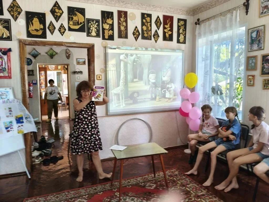 Сотрудники Харцызской библиотекифилиала №2 провели развлекательную программу «Чебурашка собирает друзей» для детей на досуговой площадке «ЮННАТ» МБУДО «Харцызская станция юных натуралистов» Сотрудники Харцызской библиотекифилиала №2 провели развлекательную программу «Чебурашка собирает друзей» для детей на досуговой площадке «ЮННАТ» МБУДО «Харцызская станция юных натуралистов»