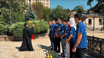 Освящённые яблоки и мёд передали раненым военнослужащим в Донецке