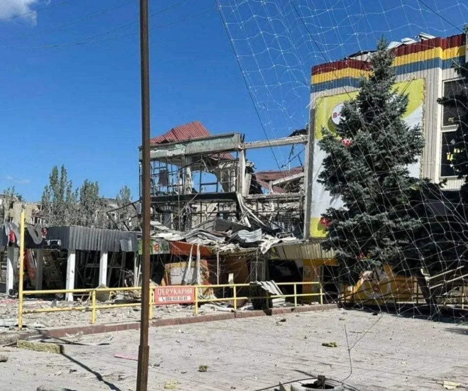 ВКС России нанесли удар по торговому центру «Прогресс» в Краматорске ДНР, который использовался ВСУ для хранения военного имущества ВКС России нанесли удар по торговому центру «Прогресс» в Краматорске ДНР, который использовался ВСУ для хранения военного имущества