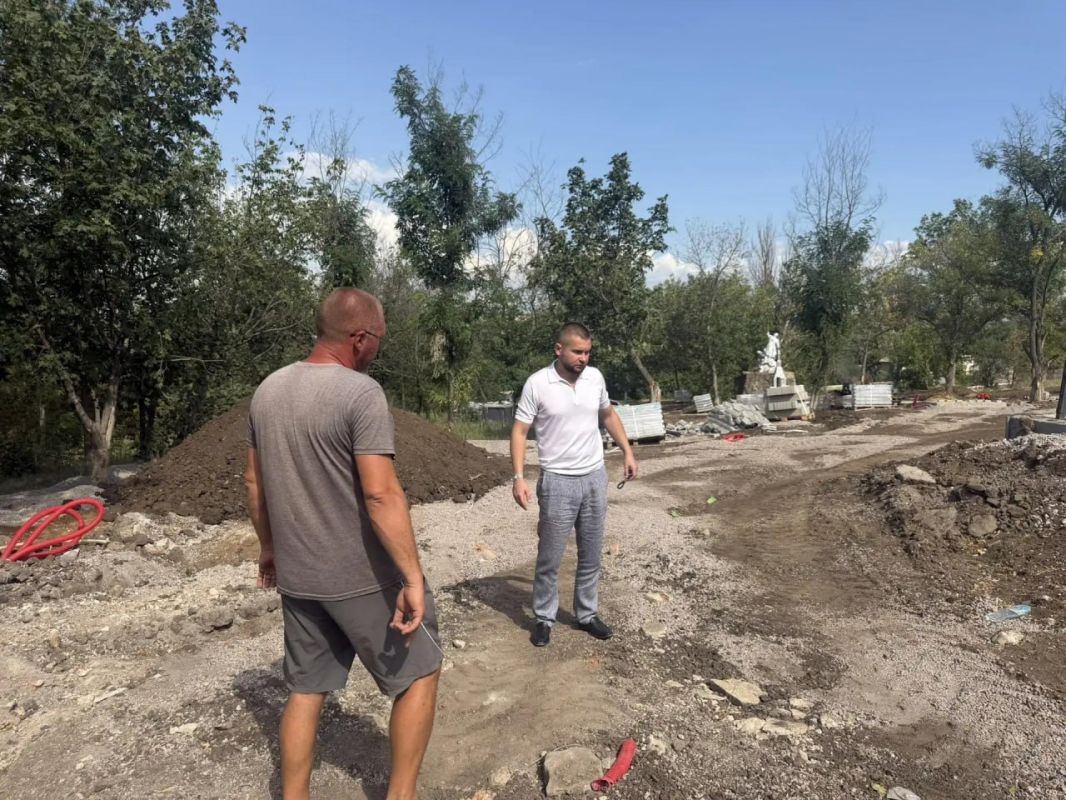 В рамках программы по улучшению городской среды и партийного проекта «Единой России» «Городская среда» председатель Тельмановского муниципального совета Дмитрий Липчанский осуществил проверку работ по благоустройству... В рамках программы по улучшению городской среды и партийного проекта «Единой России» «Городская среда» председатель Тельмановского муниципального совета Дмитрий Липчанский осуществил проверку работ по благоустройству...