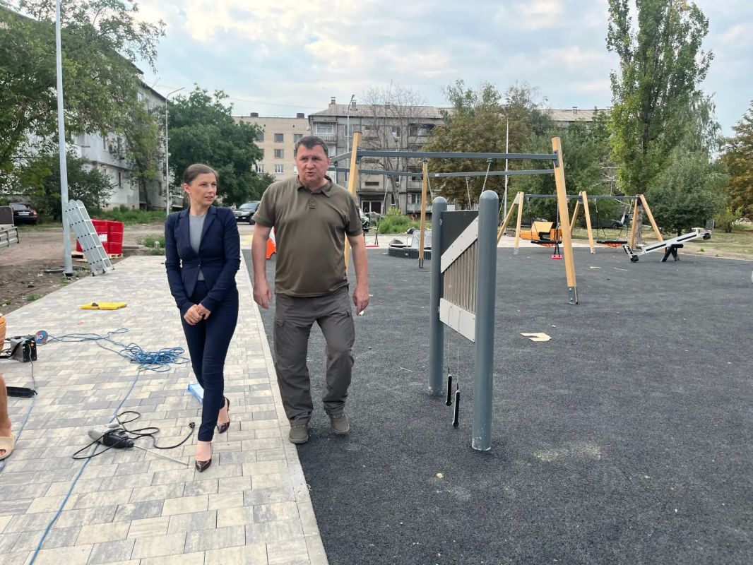 Ирина Куксенкова: В ходе очередной поездки в Амвросиевку заглянула на площадку «Космос» — строительство выходит на финишную прямую Ирина Куксенкова: В ходе очередной поездки в Амвросиевку заглянула на площадку «Космос» — строительство выходит на финишную прямую