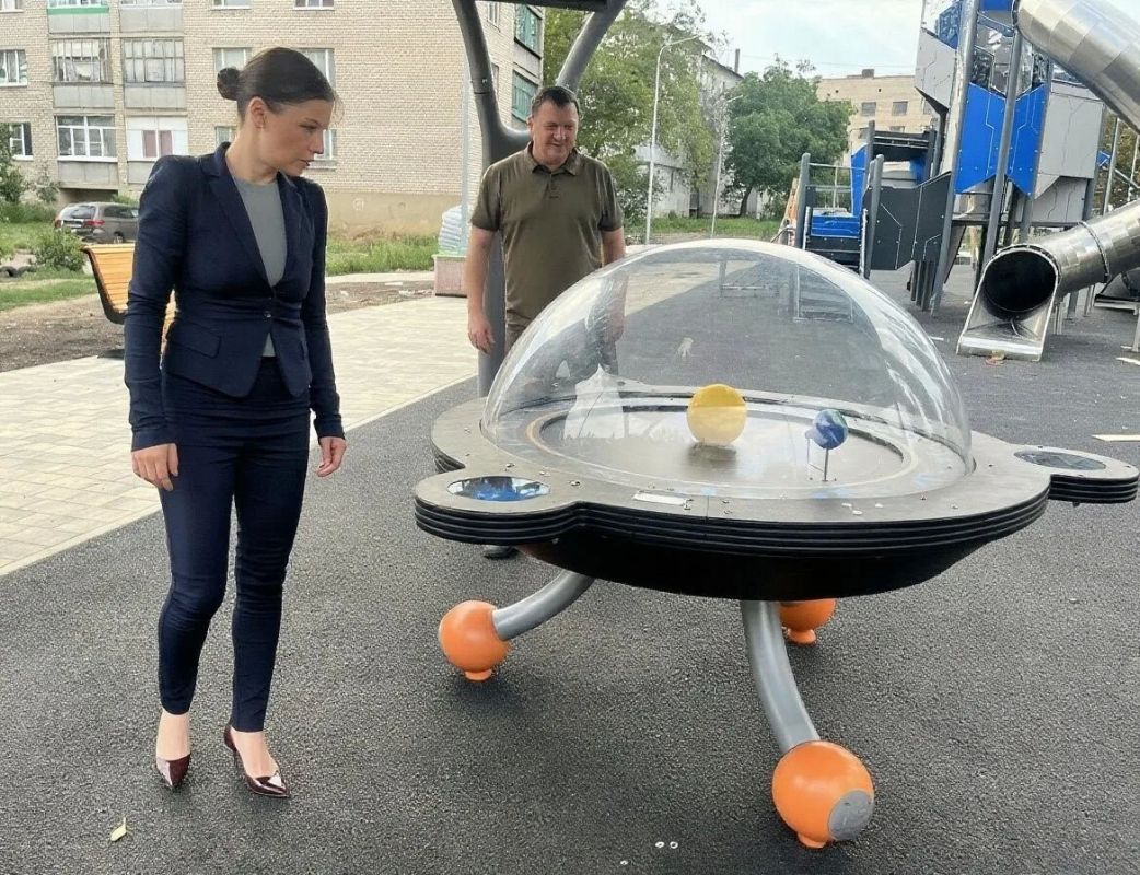 Ирина Куксенкова: В ходе очередной поездки в Амвросиевку заглянула на площадку «Космос» — строительство выходит на финишную прямую Ирина Куксенкова: В ходе очередной поездки в Амвросиевку заглянула на площадку «Космос» — строительство выходит на финишную прямую