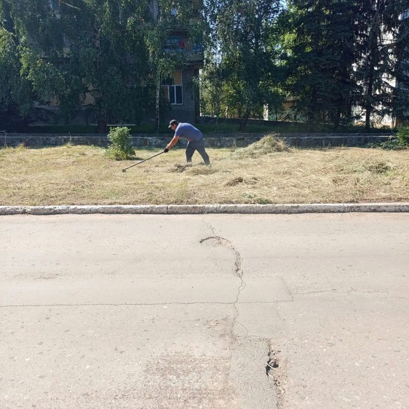 Благоустройство Светлодарска: текущие работы МБУ «Благо» Благоустройство Светлодарска: текущие работы МБУ «Благо»