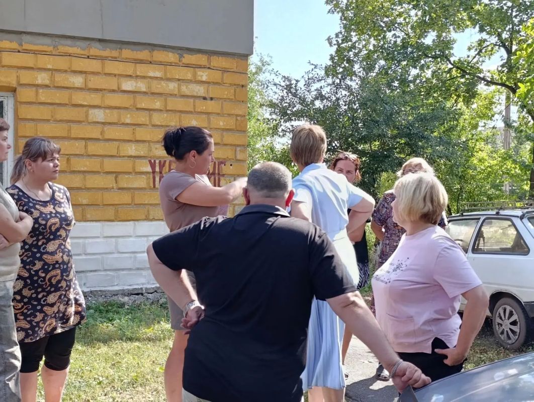 Елена Рязанцева: Провела ряд рабочих встреч с представителями управляющей компании и старшими по домам в рамках проекта "Управдом" Елена Рязанцева: Провела ряд рабочих встреч с представителями управляющей компании и старшими по домам в рамках проекта "Управдом"