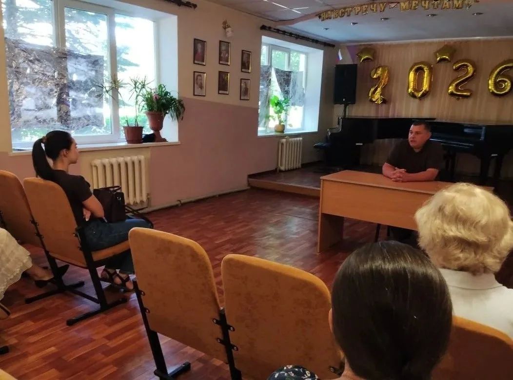 Сегодня, 20 августа в Червоногвардейском районе состоялась встреча первого заместителя руководителя Управы Червоногвардейского внутригородского района Администрации городского округа Макеевка Антона Гринзовского с жителями... Сегодня, 20 августа в Червоногвардейском районе состоялась встреча первого заместителя руководителя Управы Червоногвардейского внутригородского района Администрации городского округа Макеевка Антона Гринзовского с жителями...