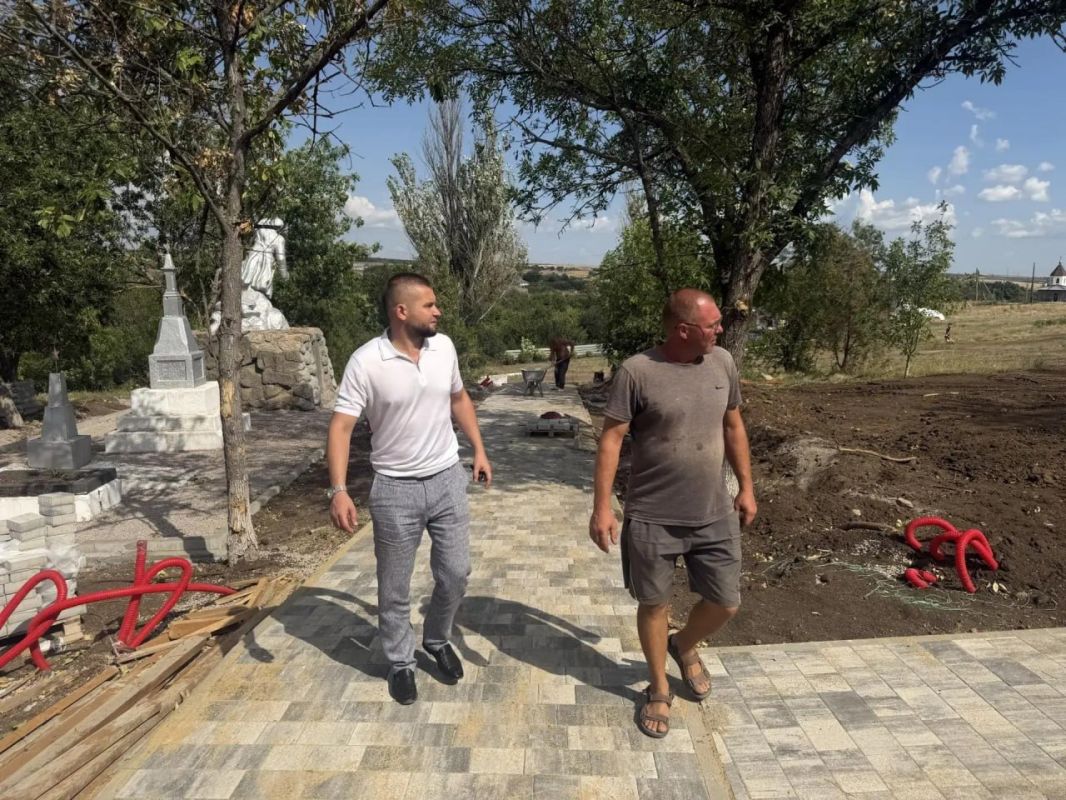 В рамках программы по улучшению городской среды и партийного проекта «Единой России» «Городская среда» председатель Тельмановского муниципального совета Дмитрий Липчанский осуществил проверку работ по благоустройству... В рамках программы по улучшению городской среды и партийного проекта «Единой России» «Городская среда» председатель Тельмановского муниципального совета Дмитрий Липчанский осуществил проверку работ по благоустройству...
