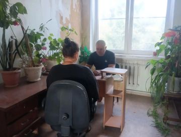 Личный приём граждан. Пащенко Александр Сергеевич, депутат Снежнянского городского совета фракции Всероссийской политической партии «Единая Россия», провёл личный приём граждан в территориальном комитете «Снежнянский»