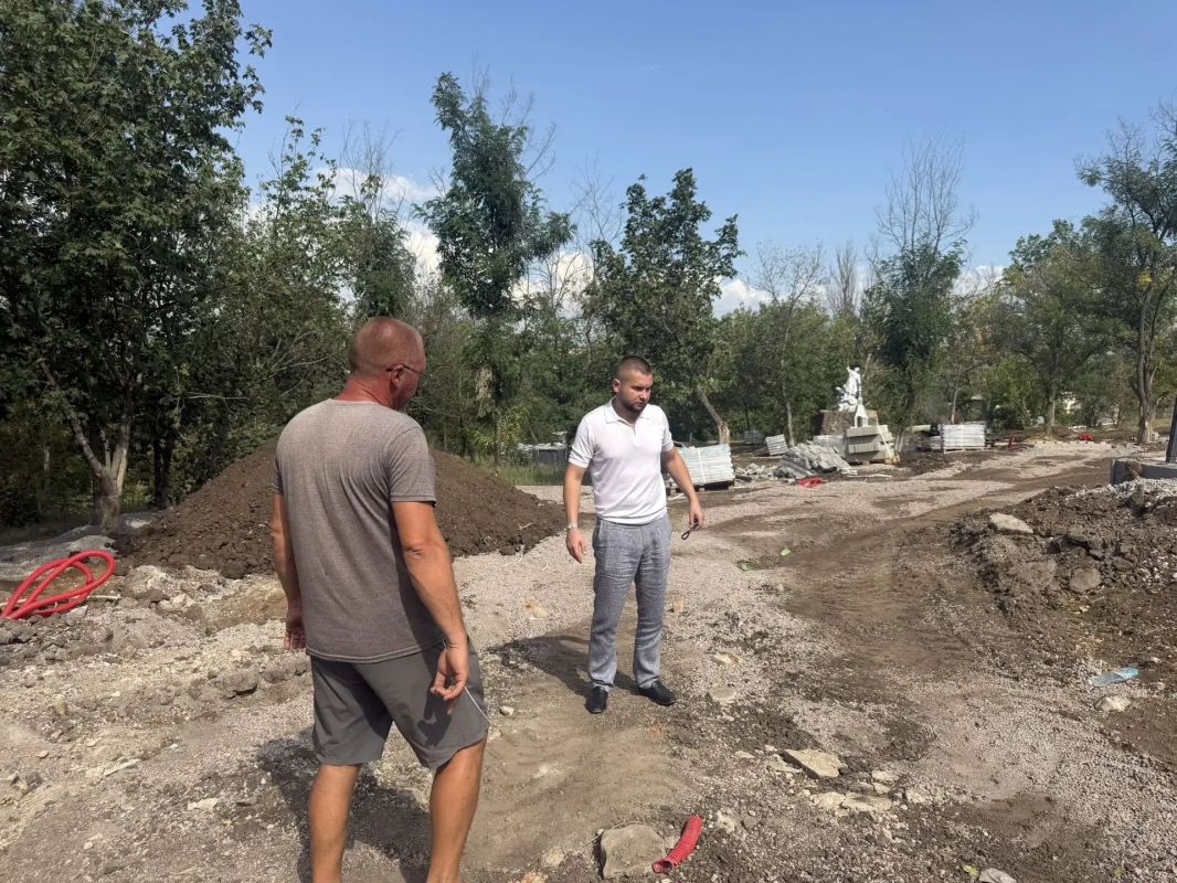 В рамках программы по улучшению городской среды и партийного проекта «Единой России» «Городская среда» председатель Тельмановского муниципального совета Дмитрий Липчанский осуществил проверку работ по благоустройству... В рамках программы по улучшению городской среды и партийного проекта «Единой России» «Городская среда» председатель Тельмановского муниципального совета Дмитрий Липчанский осуществил проверку работ по благоустройству...