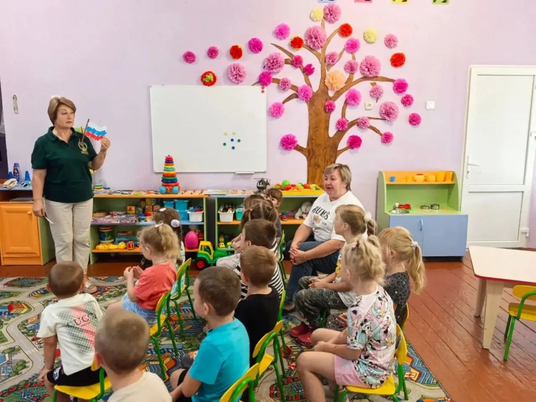 Сердце Родины с флагом: мастер-класс по изготовлению сувенира на память ко Дню флага России Сердце Родины с флагом: мастер-класс по изготовлению сувенира на память ко Дню флага России