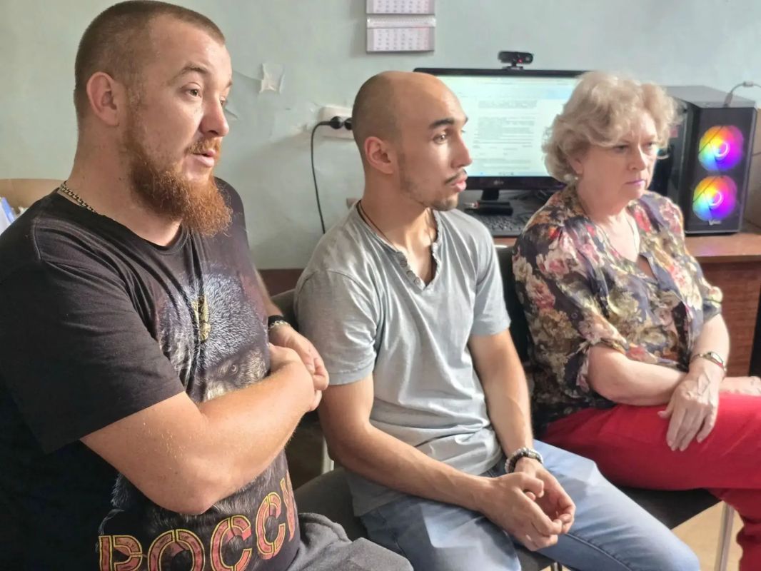 Дмитрий Огилец: В среду, 19 августа, посетил предприятие ООО Донецкое УПО "Электроаппарат", которым руководит мой золотой помощник - Андрей Эдуардович Ковалёв Дмитрий Огилец: В среду, 19 августа, посетил предприятие ООО Донецкое УПО "Электроаппарат", которым руководит мой золотой помощник - Андрей Эдуардович Ковалёв
