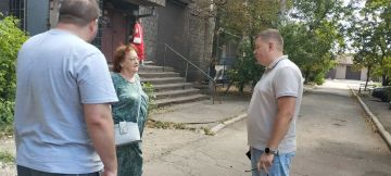 Игорь Мартынов: Встреча с населением. 20 августа заместитель главы администрации муниципального образования городского округа Енакиево Александр Деменков провел встречу с гражданами по адресу: ул. Первомайская, 2. Во время...