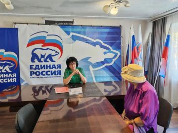 Состоялся прием граждан. Сегодня в общественной приёмной Партии «Единая Россия» города Тореза депутат Торезского городского совета Попова Жанна Владимировна провела прием граждан