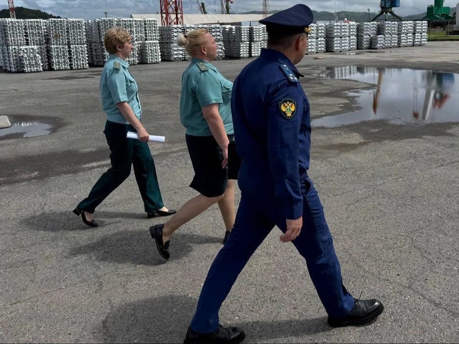 Заместитель Дальневосточного транспортного прокурора Николай Кривегин посетил Хасанский район Приморского края Заместитель Дальневосточного транспортного прокурора Николай Кривегин посетил Хасанский район Приморского края