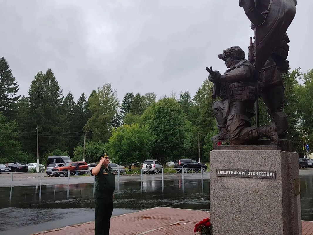 Военные следователи СК России приняли участие в торжествах по случаю Дня офицера России