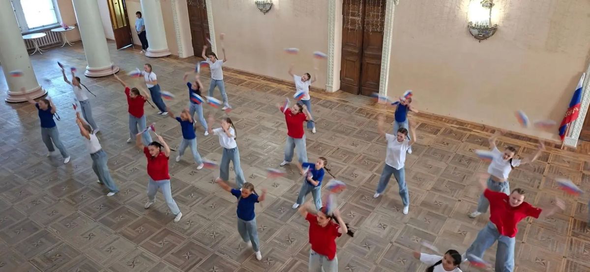 Танцевальный флешмоб «Любимая сердцем земля - Россия»! Танцевальный флешмоб «Любимая сердцем земля - Россия»!
