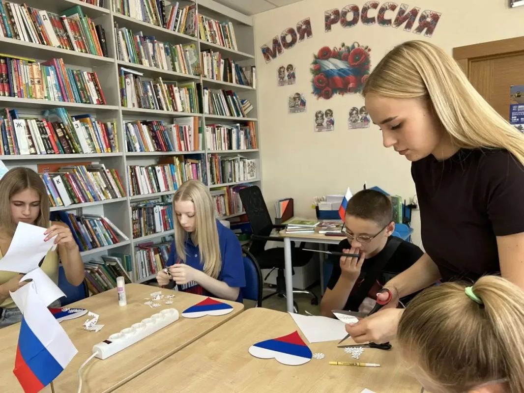 Работа с детьми. Отдел опеки и попечительства Администрации Мангушского муниципального округа не мог остаться в стороне от этого значимого события и с радостью присоединился к празднованию! Мы провели увлекательный... Работа с детьми. Отдел опеки и попечительства Администрации Мангушского муниципального округа не мог остаться в стороне от этого значимого события и с радостью присоединился к празднованию! Мы провели увлекательный...