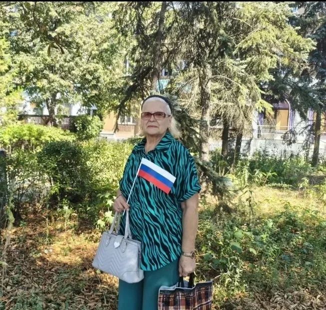 В Центрально-Городском районе прошла раздача флажков В Центрально-Городском районе прошла раздача флажков