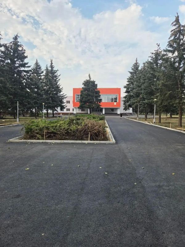 Представитель Колымы проверил ход капремонта ЦКиД в Ждановке Представитель Колымы проверил ход капремонта ЦКиД в Ждановке