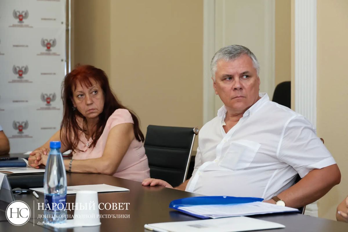 Депутаты содействуют в восстановлении жилья в Калининском районе Донецка после атаки украинского БПЛА Депутаты содействуют в восстановлении жилья в Калининском районе Донецка после атаки украинского БПЛА