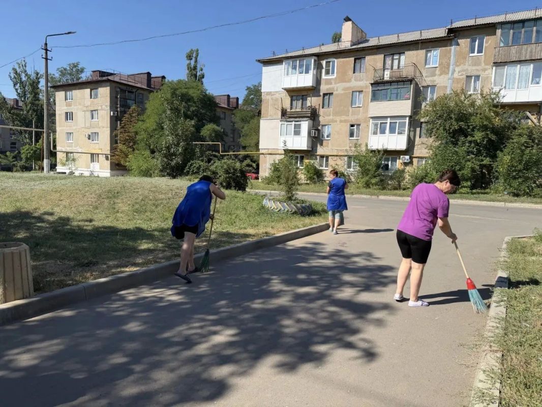 В Ждановке прошел субботник В Ждановке прошел субботник