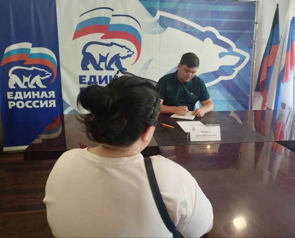 Состоялся прием граждан. Сегодня, 21 августа, Глава муниципального образования городской округ Торез, секретарь местного отделения Партии Артем Чесноков провел прием граждан в общественной приемной Состоялся прием граждан. Сегодня, 21 августа, Глава муниципального образования городской округ Торез, секретарь местного отделения Партии Артем Чесноков провел прием граждан в общественной приемной