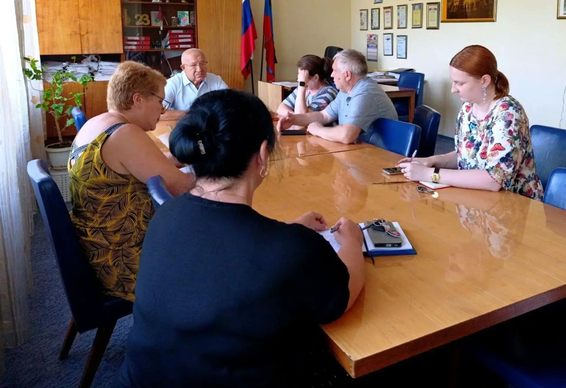Наталья Бегуненко: В рамках проекта «УПРАВДОМ» в Управе Петровского внутригородского района Администрации г.о. Донецк прошла рабочая встреча первого заместителя руководителя Управы района Плахутина Юрия Ивановича с... Наталья Бегуненко: В рамках проекта «УПРАВДОМ» в Управе Петровского внутригородского района Администрации г.о. Донецк прошла рабочая встреча первого заместителя руководителя Управы района Плахутина Юрия Ивановича с...