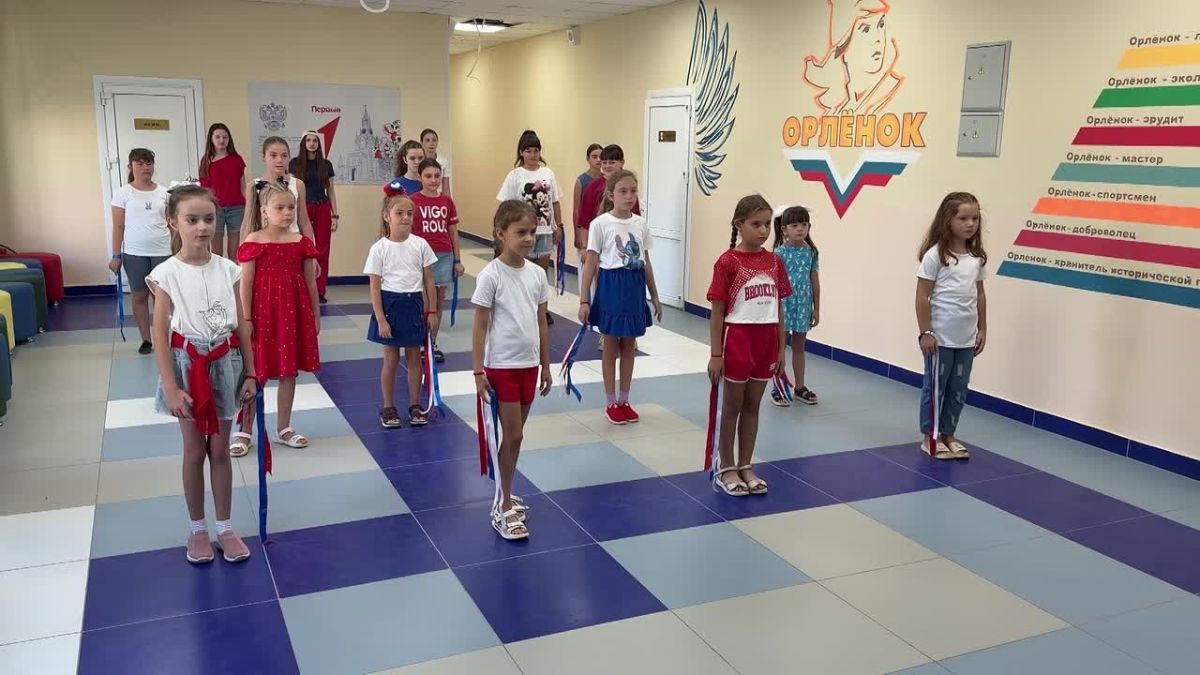 С днём рождения, наш триколор! 22 августа — День Государственного флага России!
